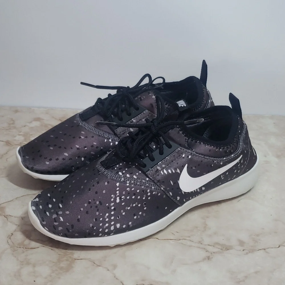Nike Charcoal and White Athletic Womens Shoes Size 8.5